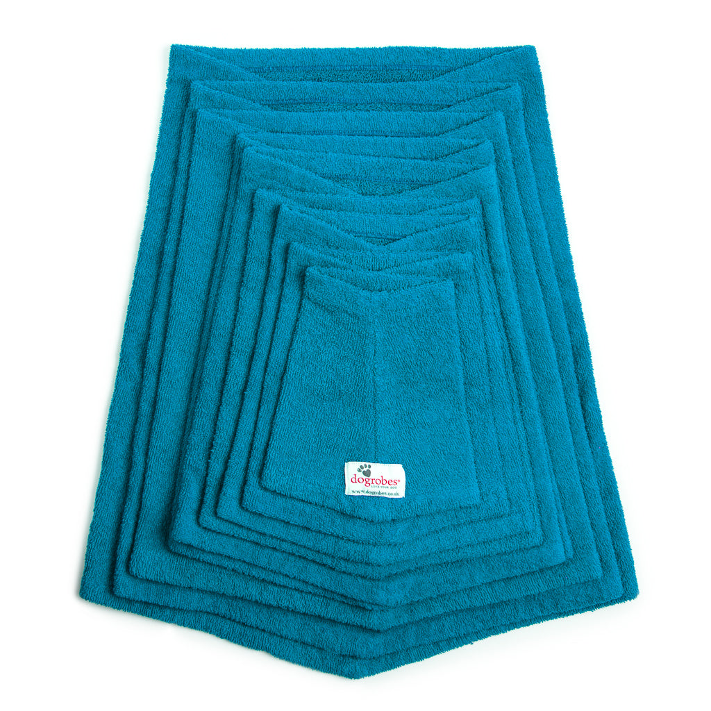 Dogrobe snoods are trusted and loved by dogs’ owners and their pets as they are ideal for drying your dog&#39;s head, neck and ears. Dog snood in teal. Available in sizes Mini to XXXL.
