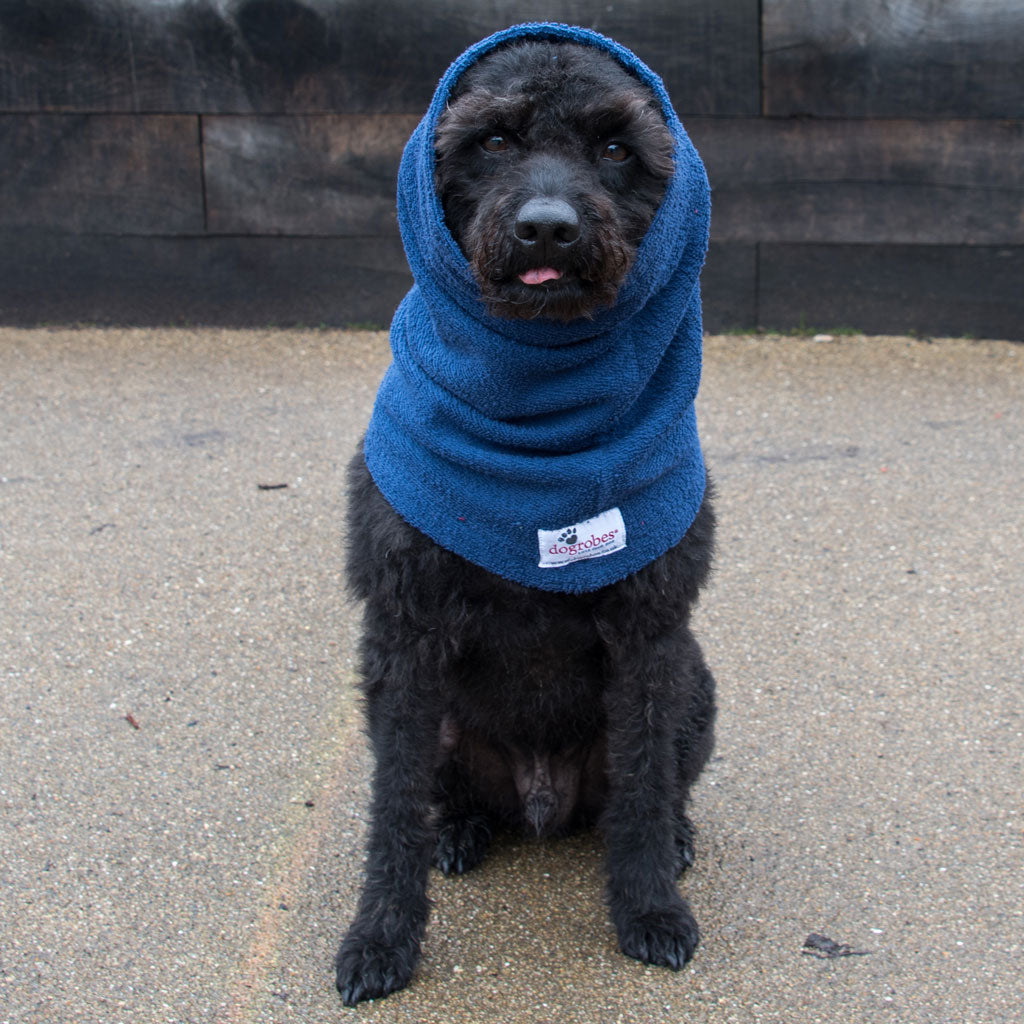 Dogrobe snoods are trusted and loved by dogs’ owners and their pets as they are ideal for drying your dog&#39;s head, neck and ears. Dog snood in navy.